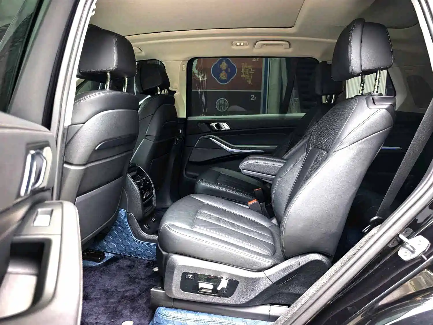 Photo 8 - BMW X7