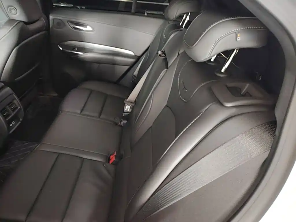 Cadillac XT4 2025 2024 Facelift 28T 2WD Premium