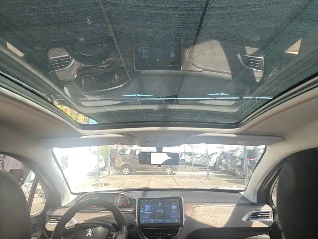 Photo 18 - Peugeot 2008