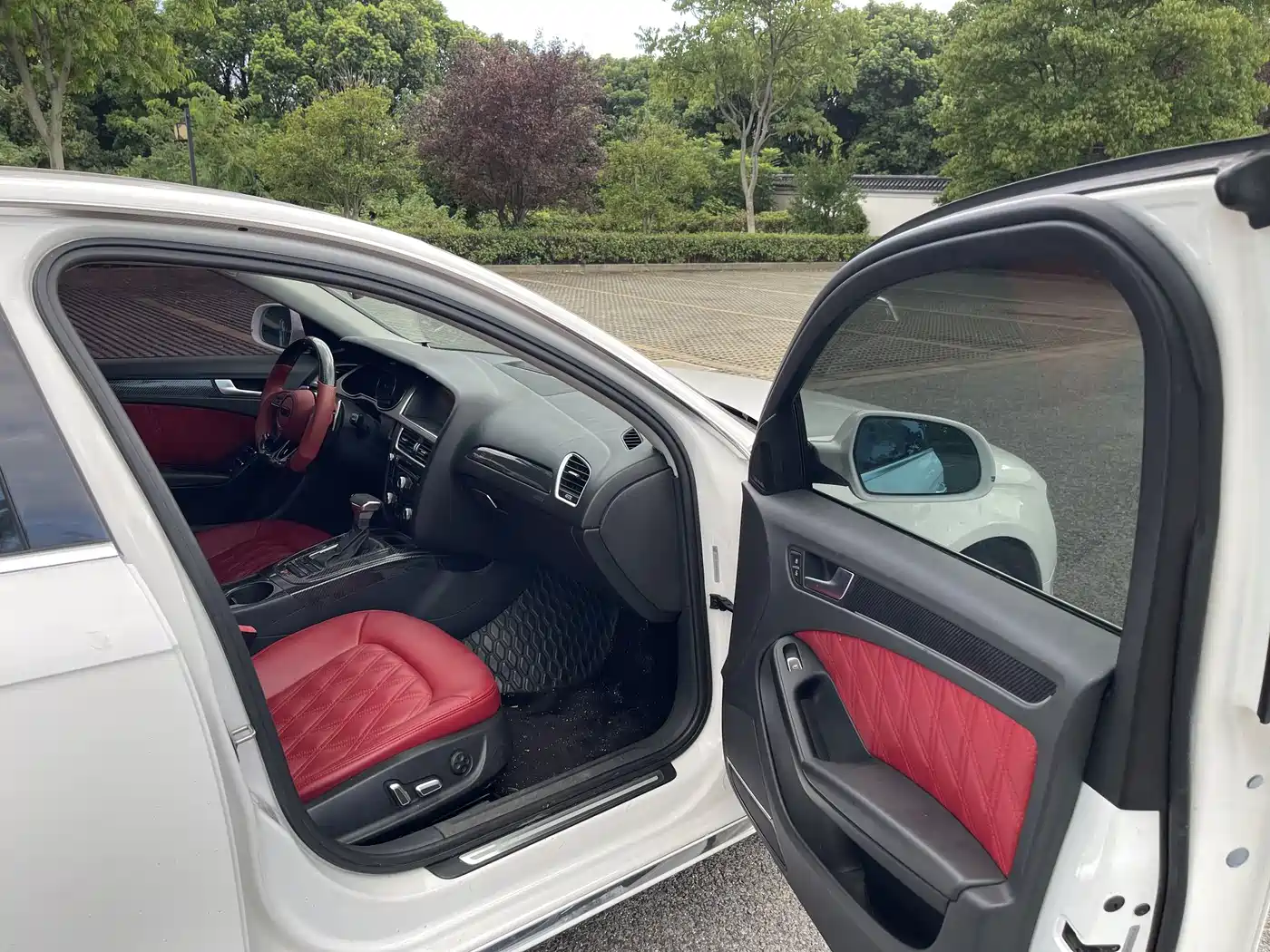 Фото 13 - Audi A4L