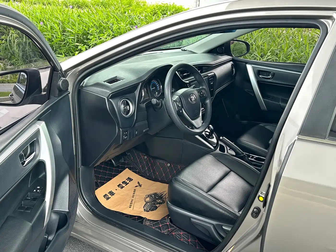Toyota Corolla 2017 Facelift Hybrid 1.8L E-CVT Leading Edition фото 15