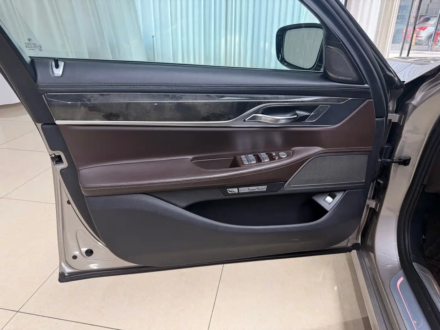 Photo 12 - BMW 7 Series