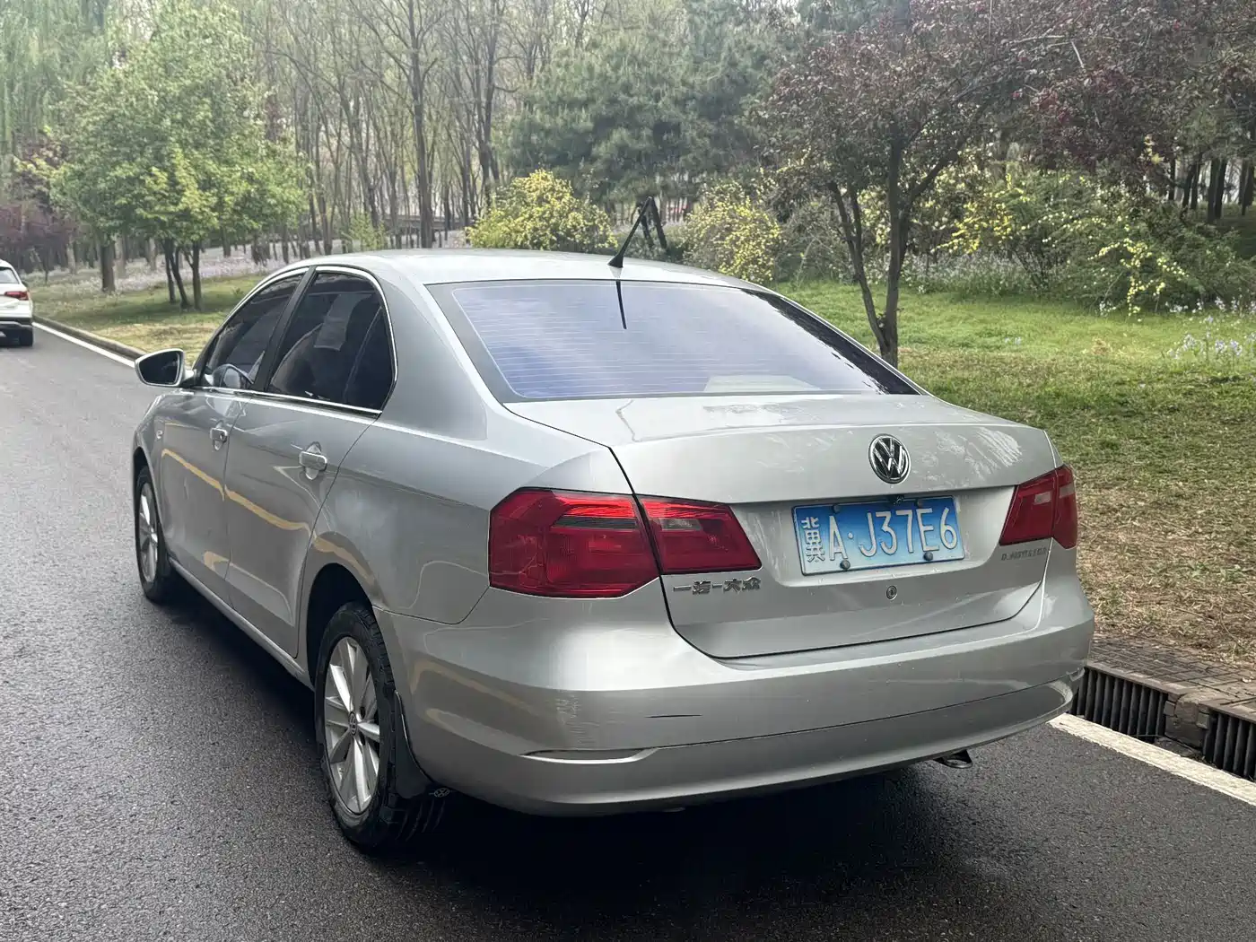 Volkswagen Jetta 2013 1.6L Manual Luxury фото 5
