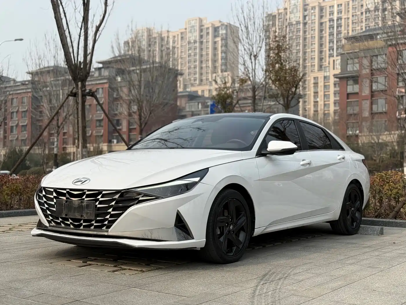 Hyundai Elantra 2021 1.5L CVT LUX Premium Edition