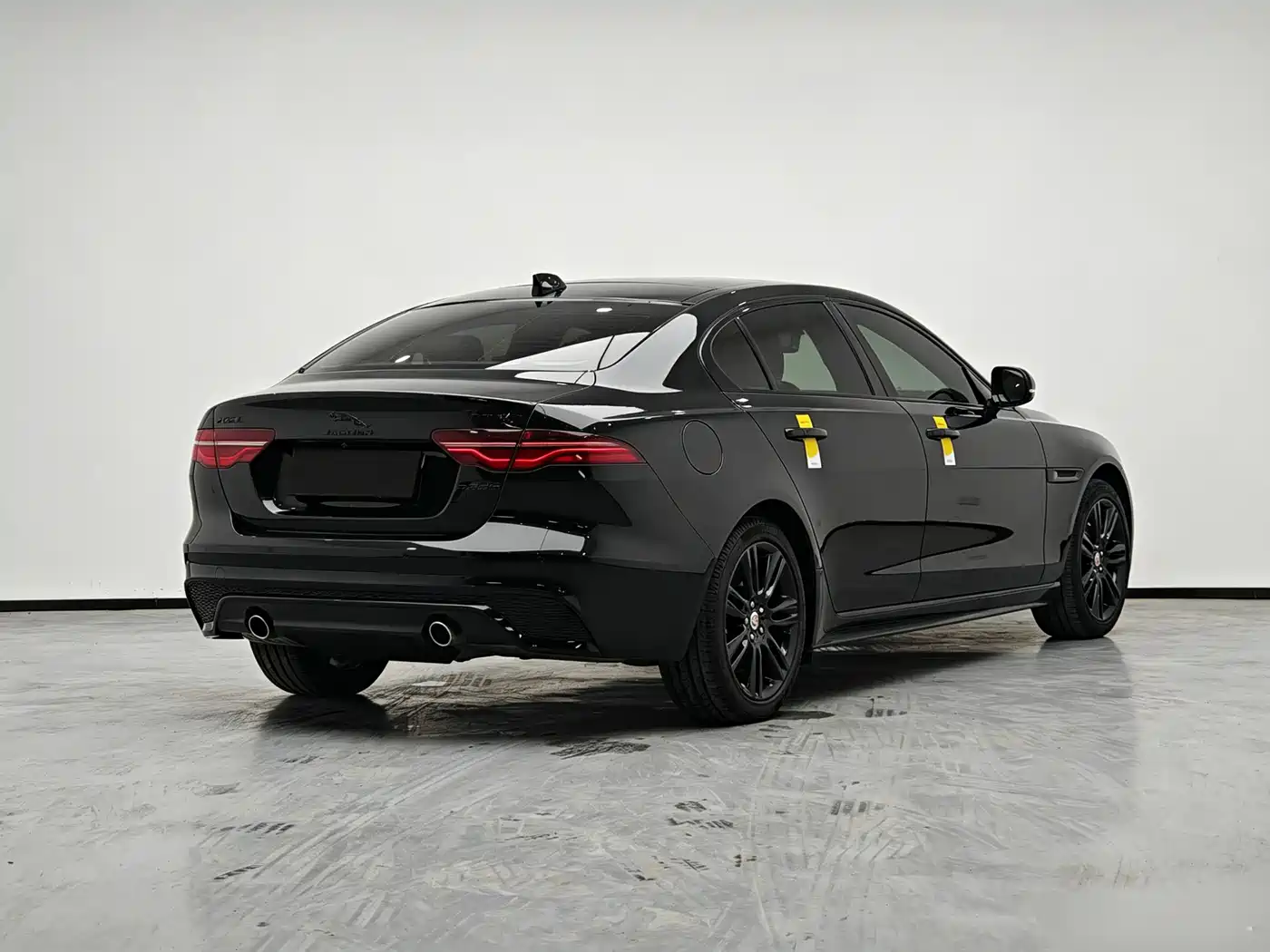 Jaguar XEL 2021 2.0T 250PS Gloss Black Sport Edition фото 3
