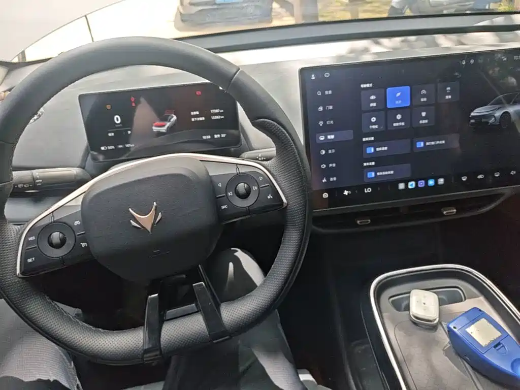ARCFOX T1 2026 2025 425 Base Version