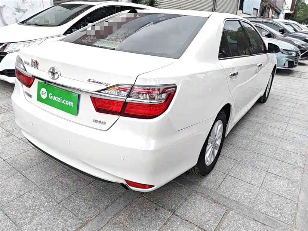 Toyota Camry 2016 2.0G 10th Anniversary Leading Edition фото 7