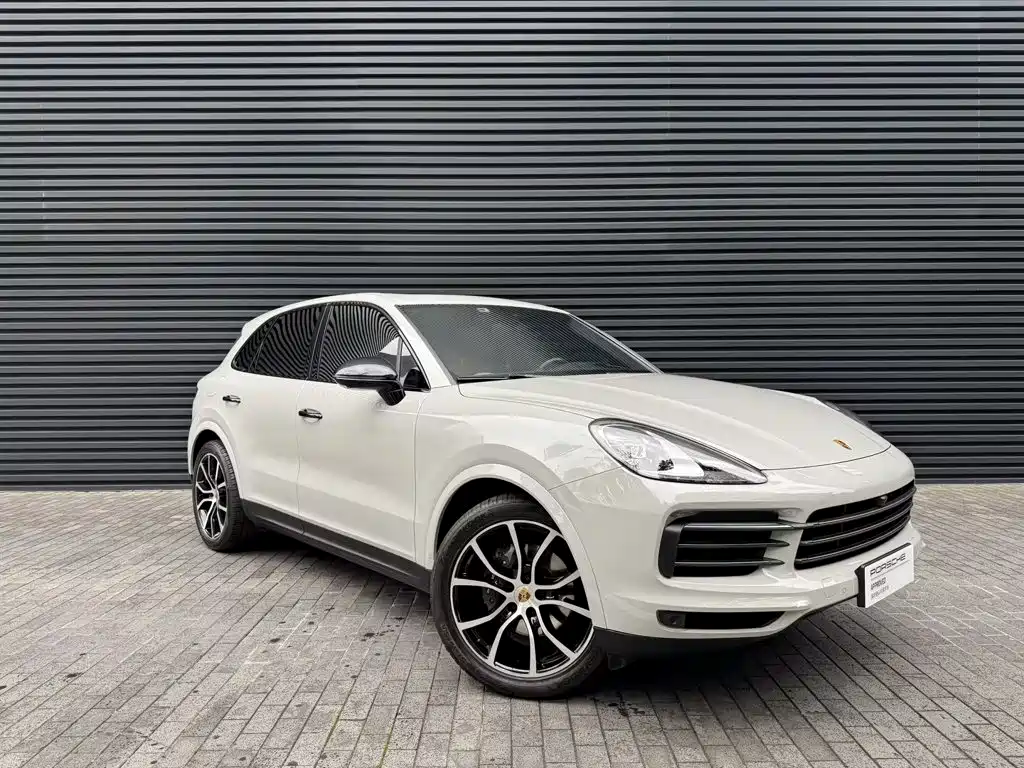 Photo 2 - Porsche Cayenne