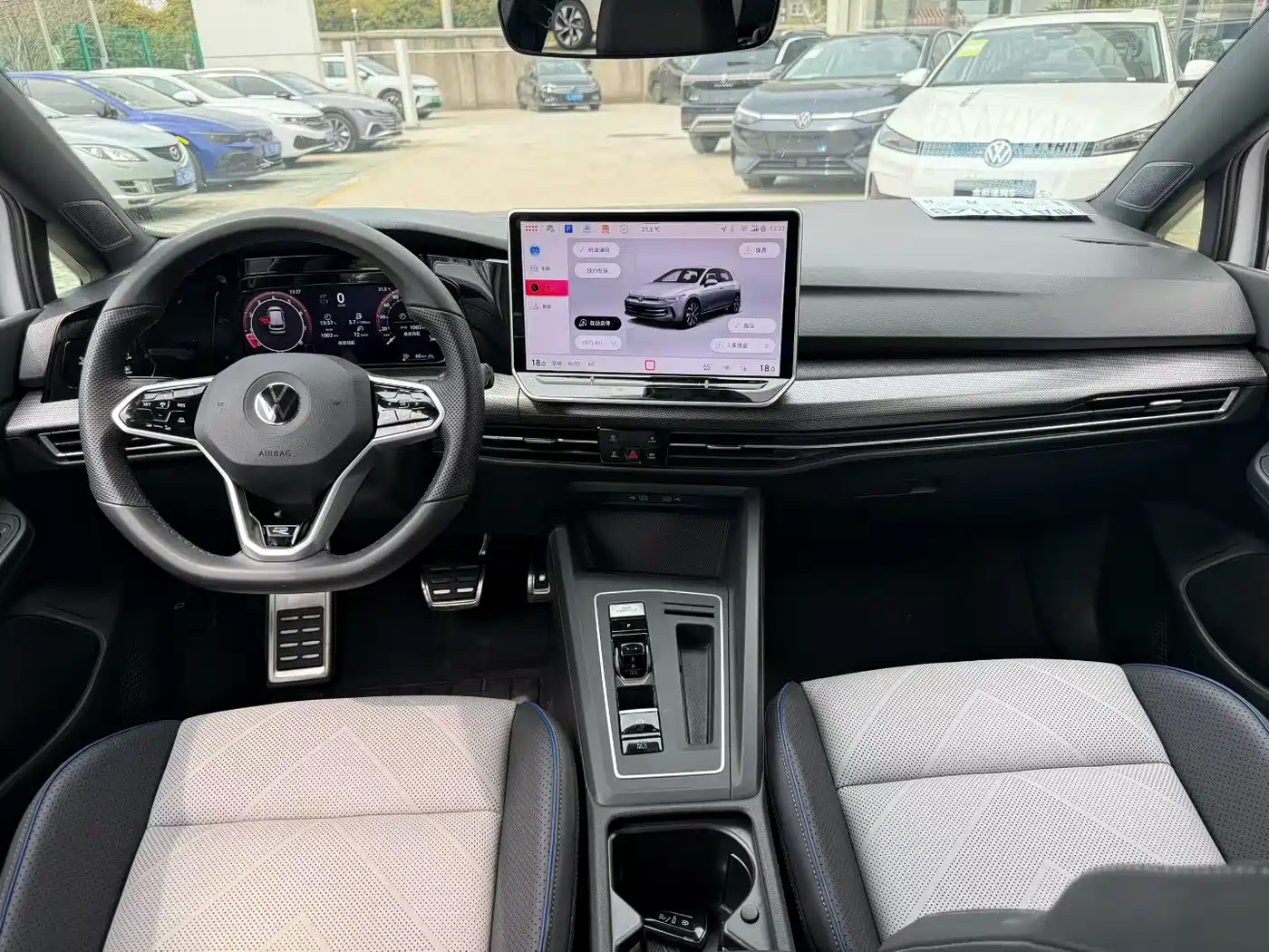 Volkswagen Golf 2025 2025 Facelift 300TSI R-Line