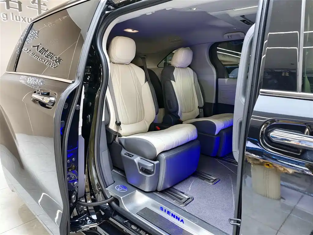 TOYOTA SIENNA