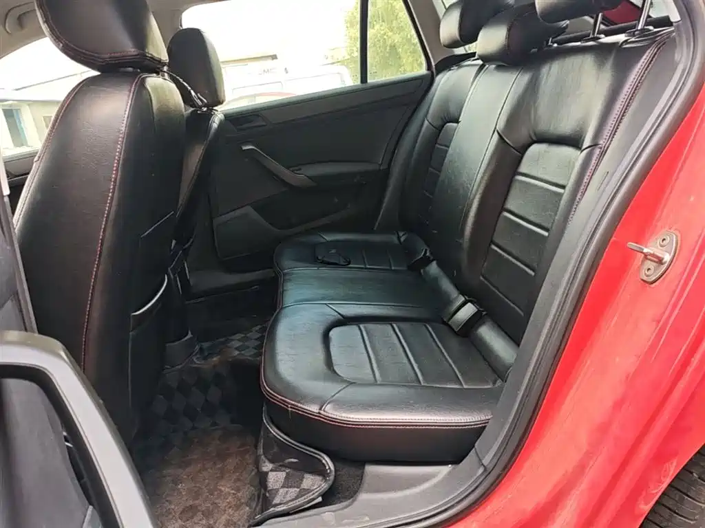 Škoda Skoda Rapid Spaceback 2016 Facelift 1.6L Automatic Forward Edition фото 17