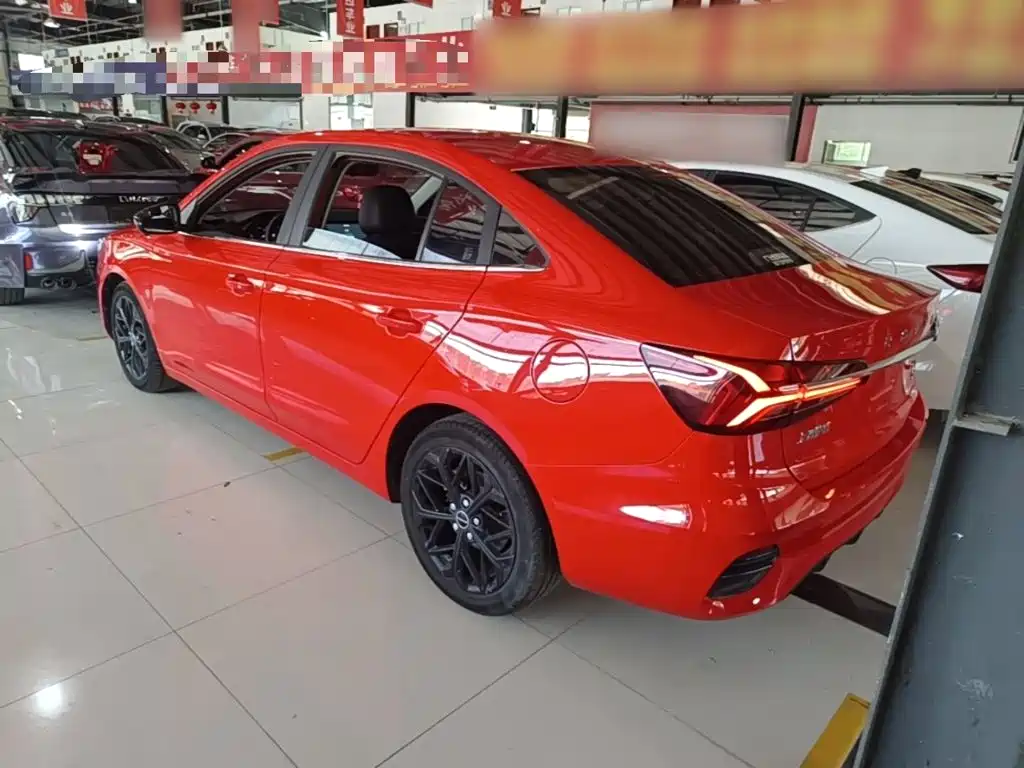 Фото 5 - Roewe i5