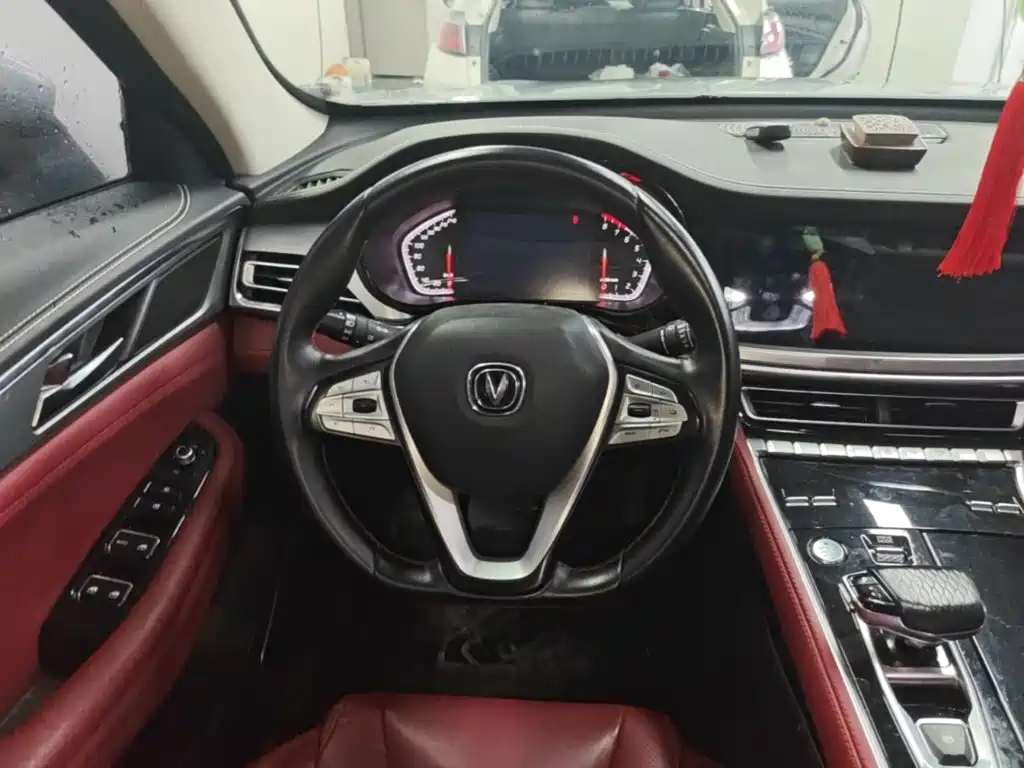 Photo 11 - Changan CS85