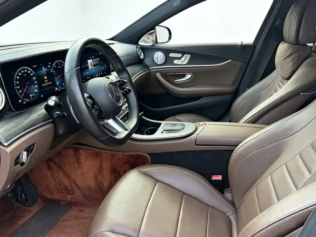Фото 4 - Mercedes-Benz E-Class
