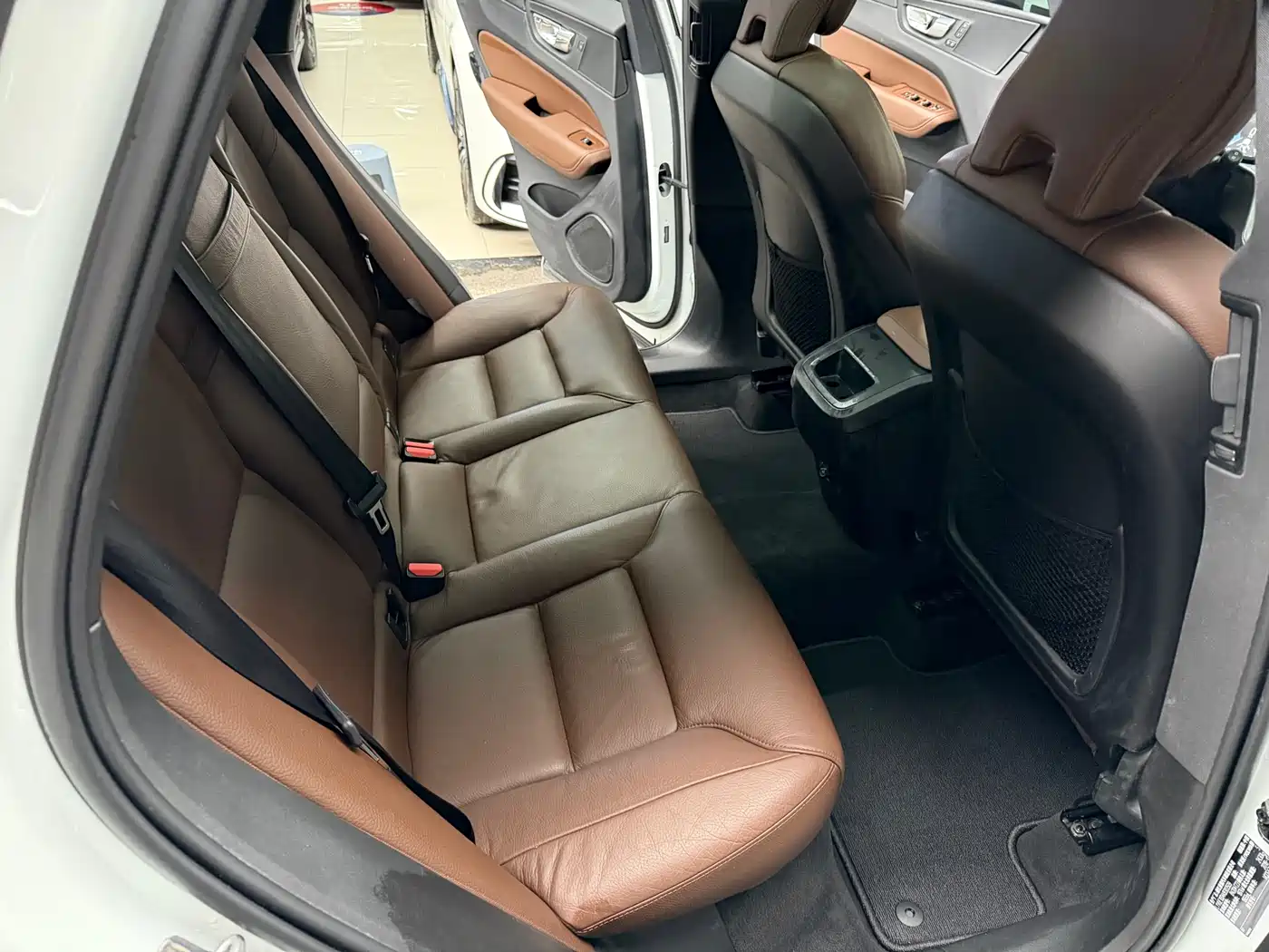 Фото 21 - Volvo XC60