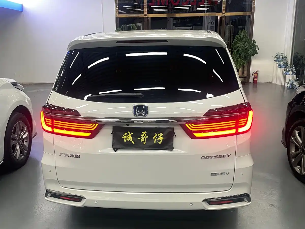 Фото 11 - Honda Odyssey