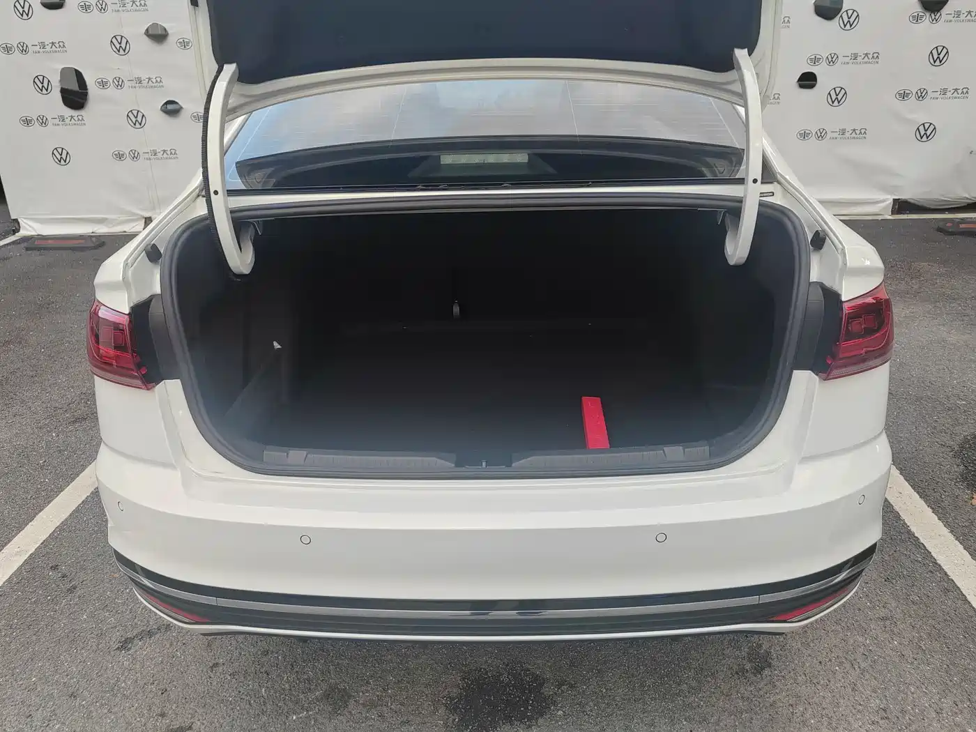 Volkswagen Bora 2024 300TSI DSG Premium Ride Edition фото 9