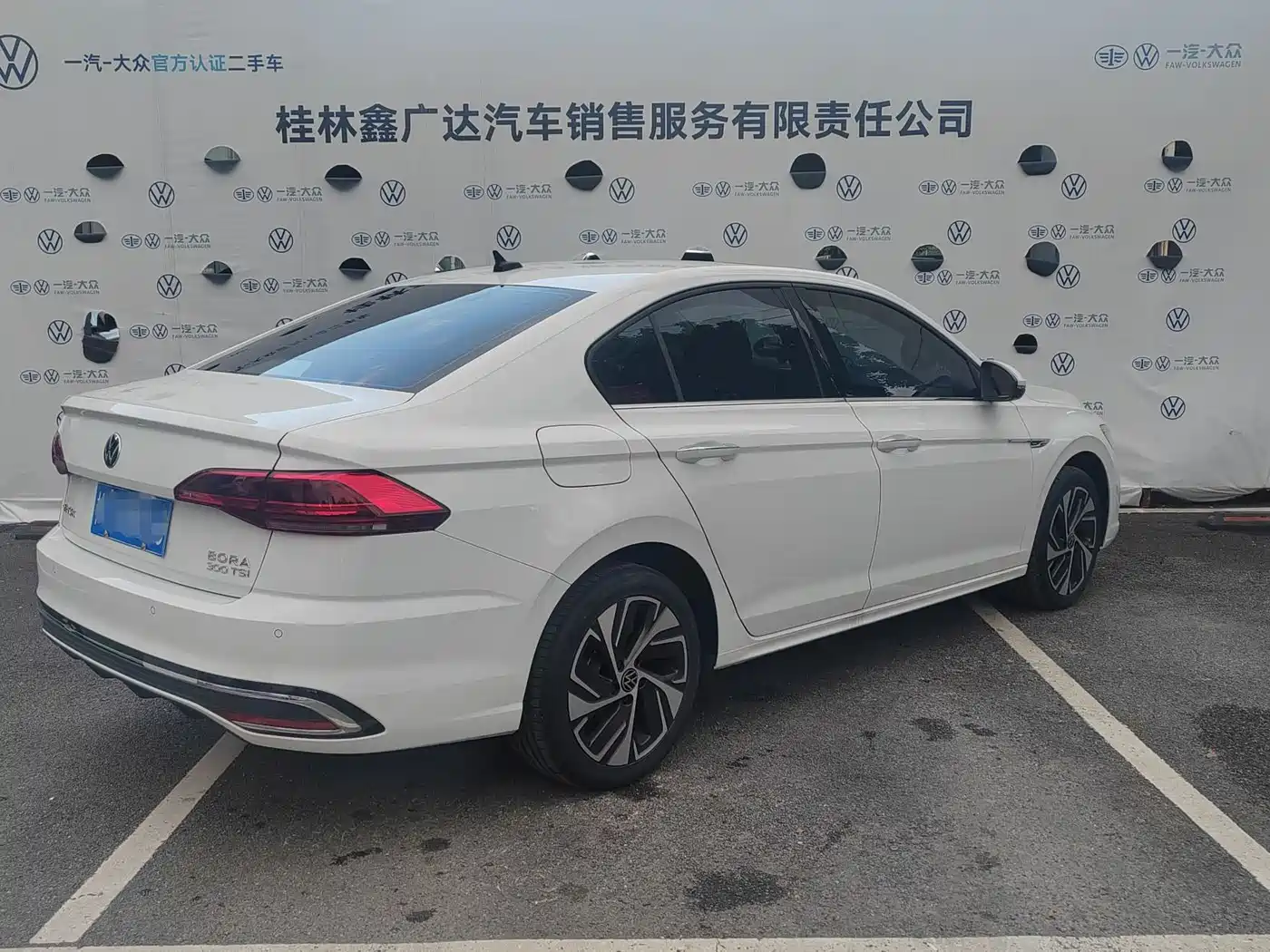 Volkswagen Bora 2024 300TSI DSG Premium Ride Edition фото 4