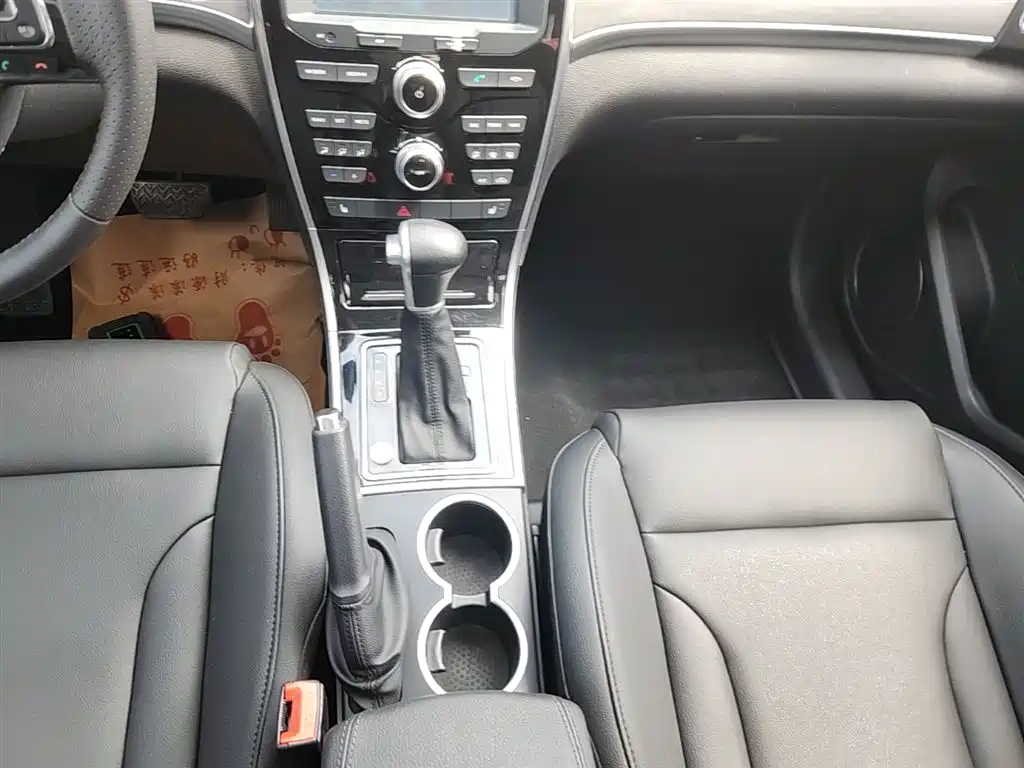 Haval H2 2015 1.5T Automatic 2WD Elite Edition фото 14