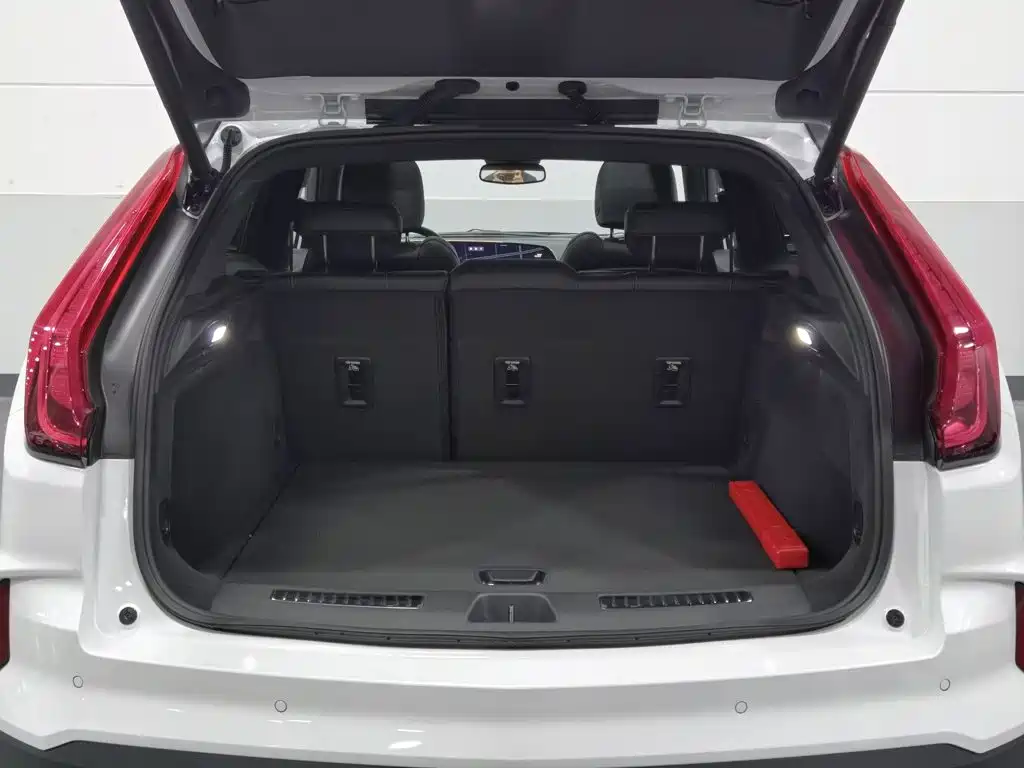 Cadillac XT4 2026 2024 Facelift 28T 2WD Luxury