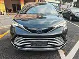 Photo 3 - Toyota Sienna