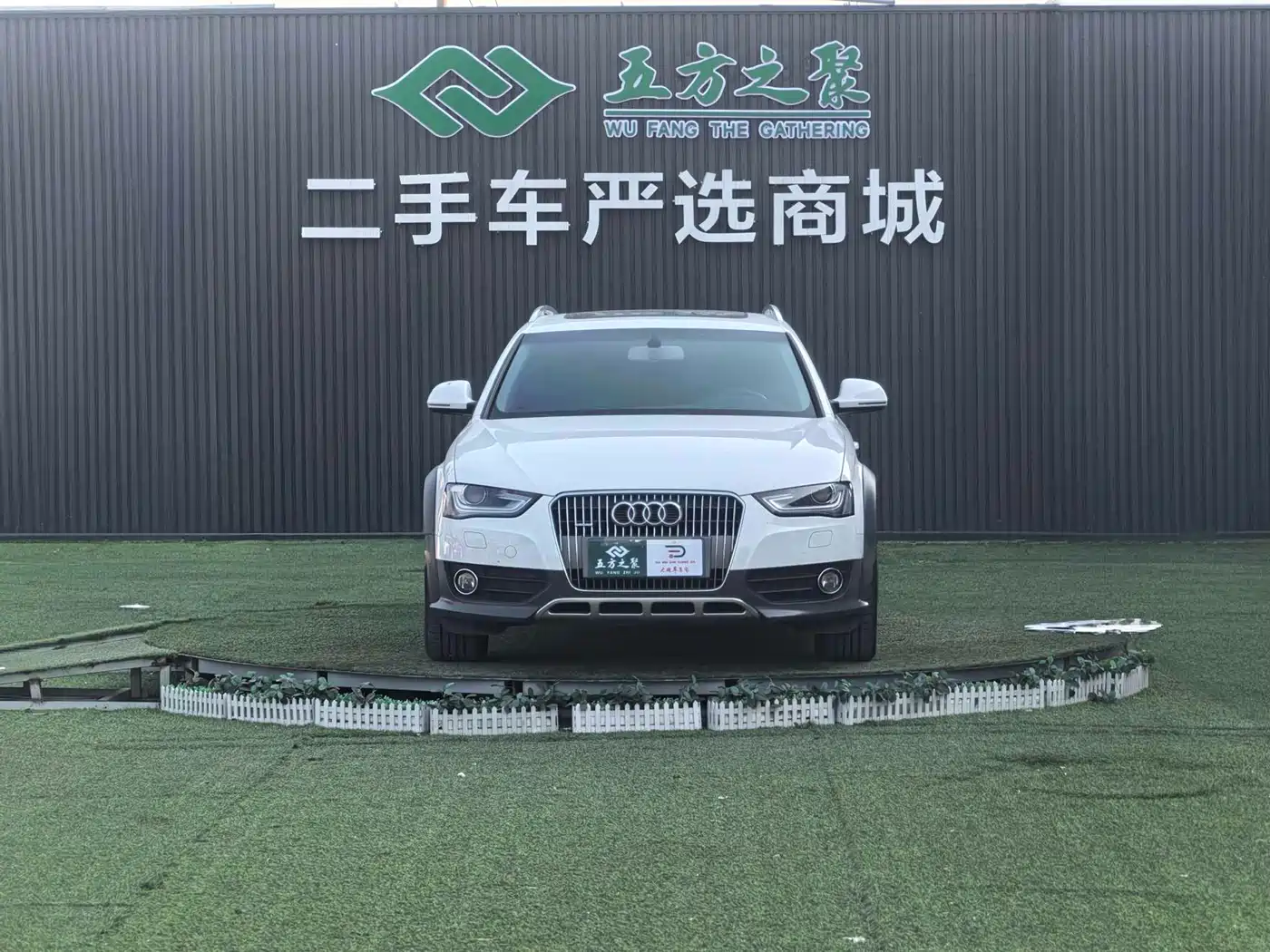 Audi A4 (Import) 2013 40 TFSI allroad quattro Comfort фото 2