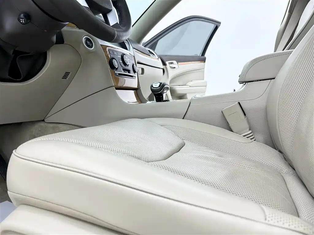 Chrysler 300C (Import) 2015 2013 Model 3.6L Premium Comfort Edition