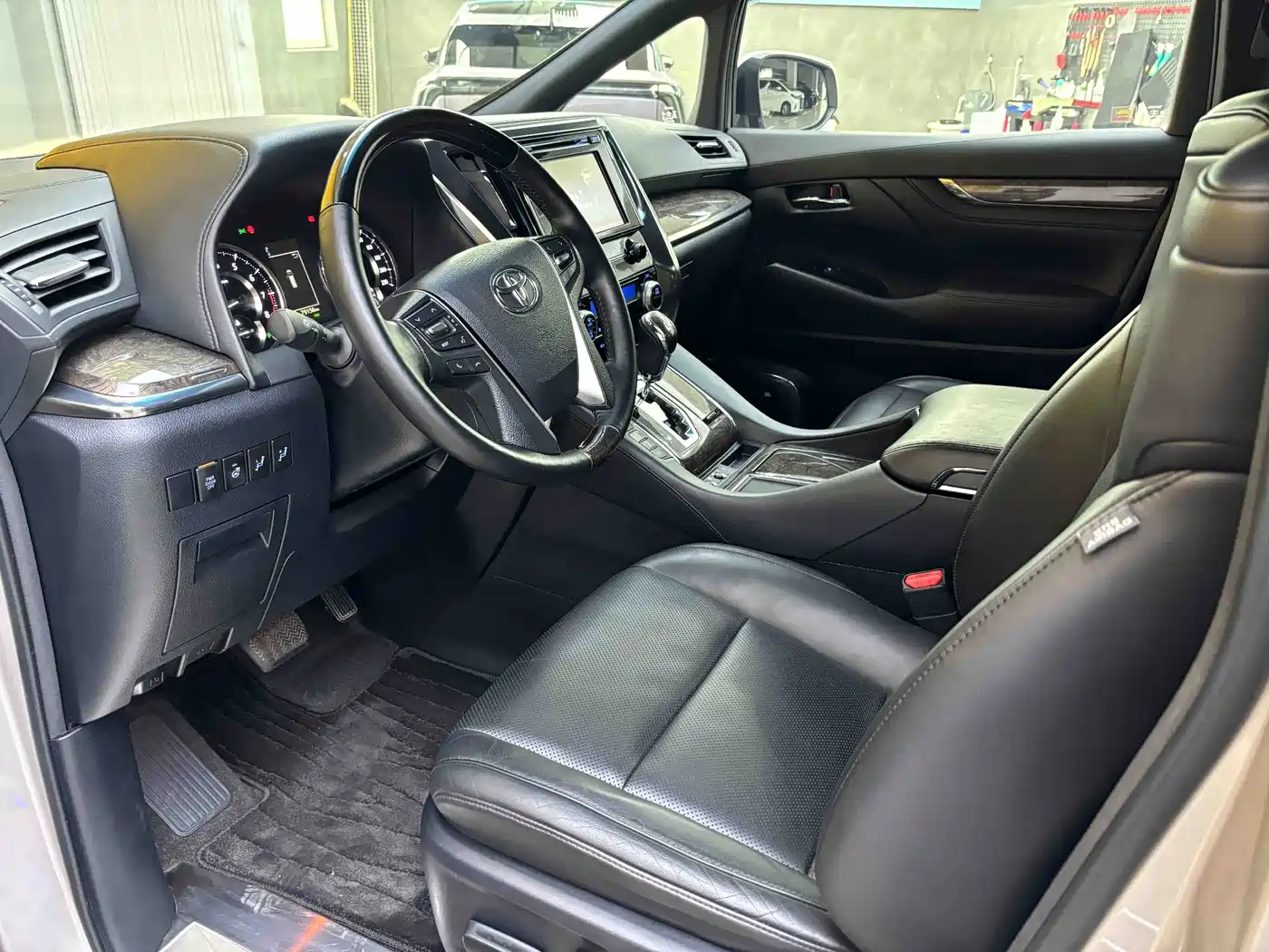 Toyota Alphard 2018 Facelift 3.5L Premium Edition фото 7