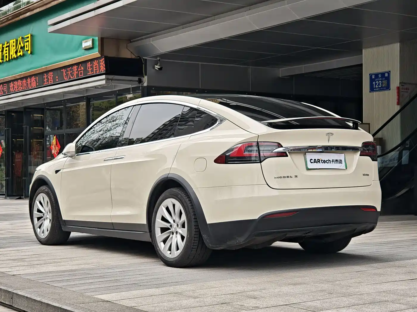 TESLA MODEL X