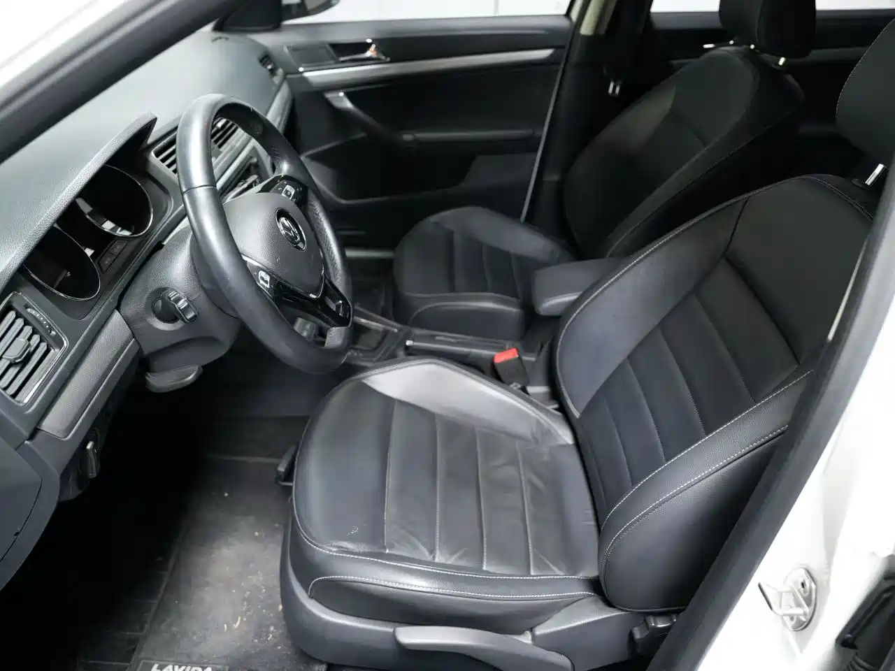 Volkswagen Lavida Tour 2017 180TSI DSG Comfort Edition фото 5