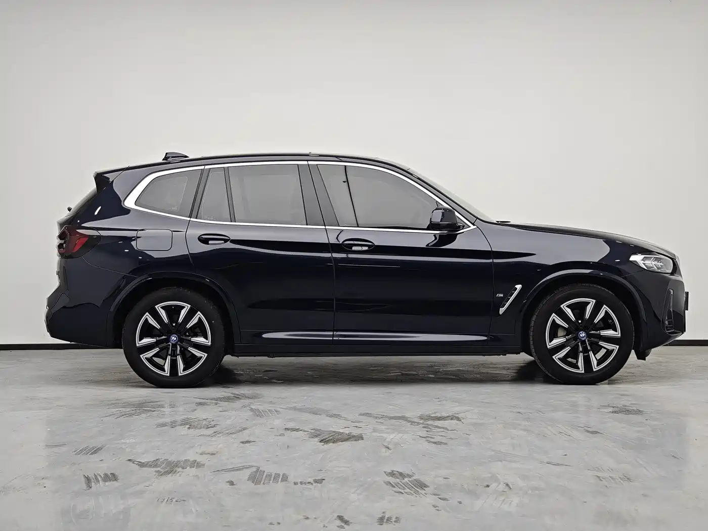 BMW iX3 2023 Leading Type фото 18