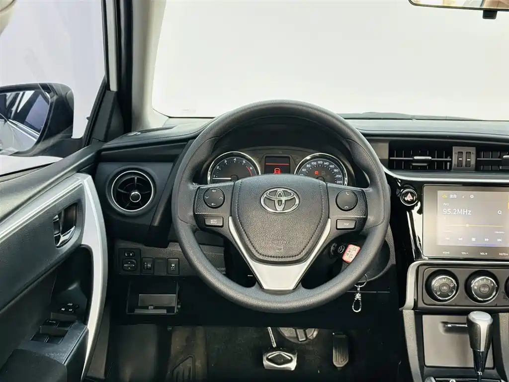 Toyota Corolla 2017 Facelift 1.2T S-CVT GL-i фото 17