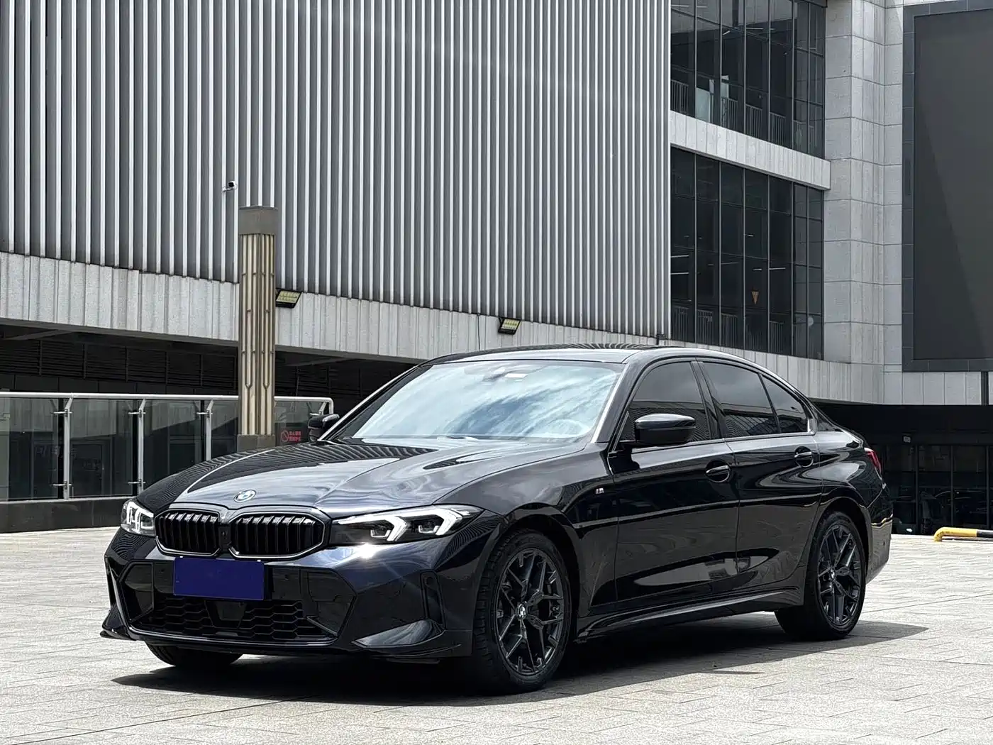 Photo 1 - BMW 3 Series