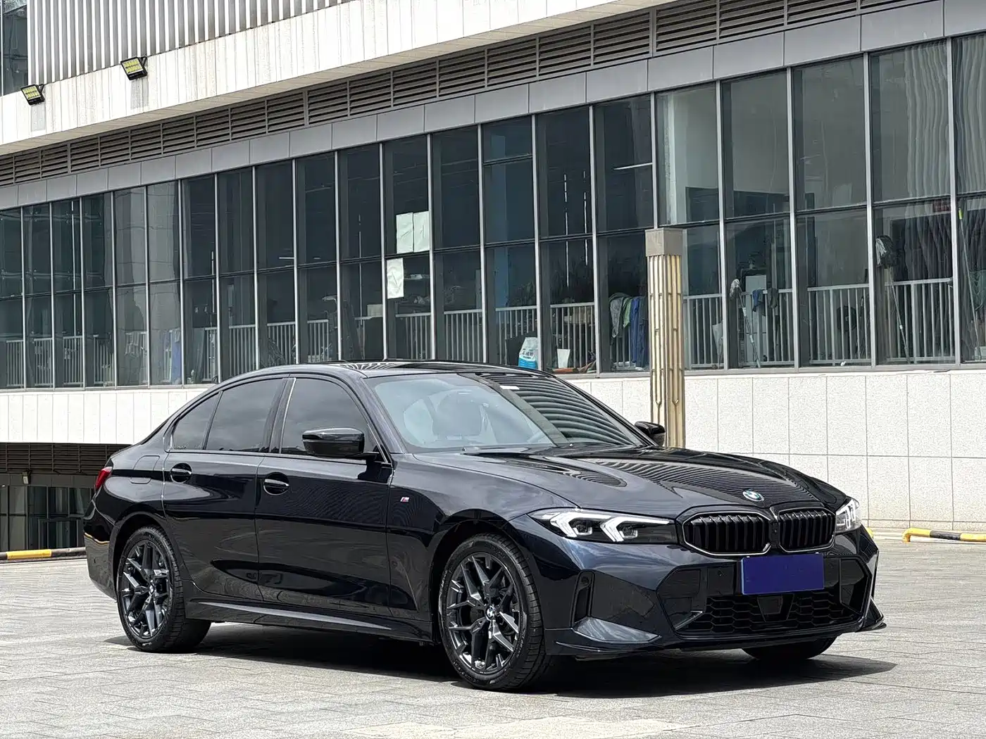 Photo 3 - BMW 3 Series