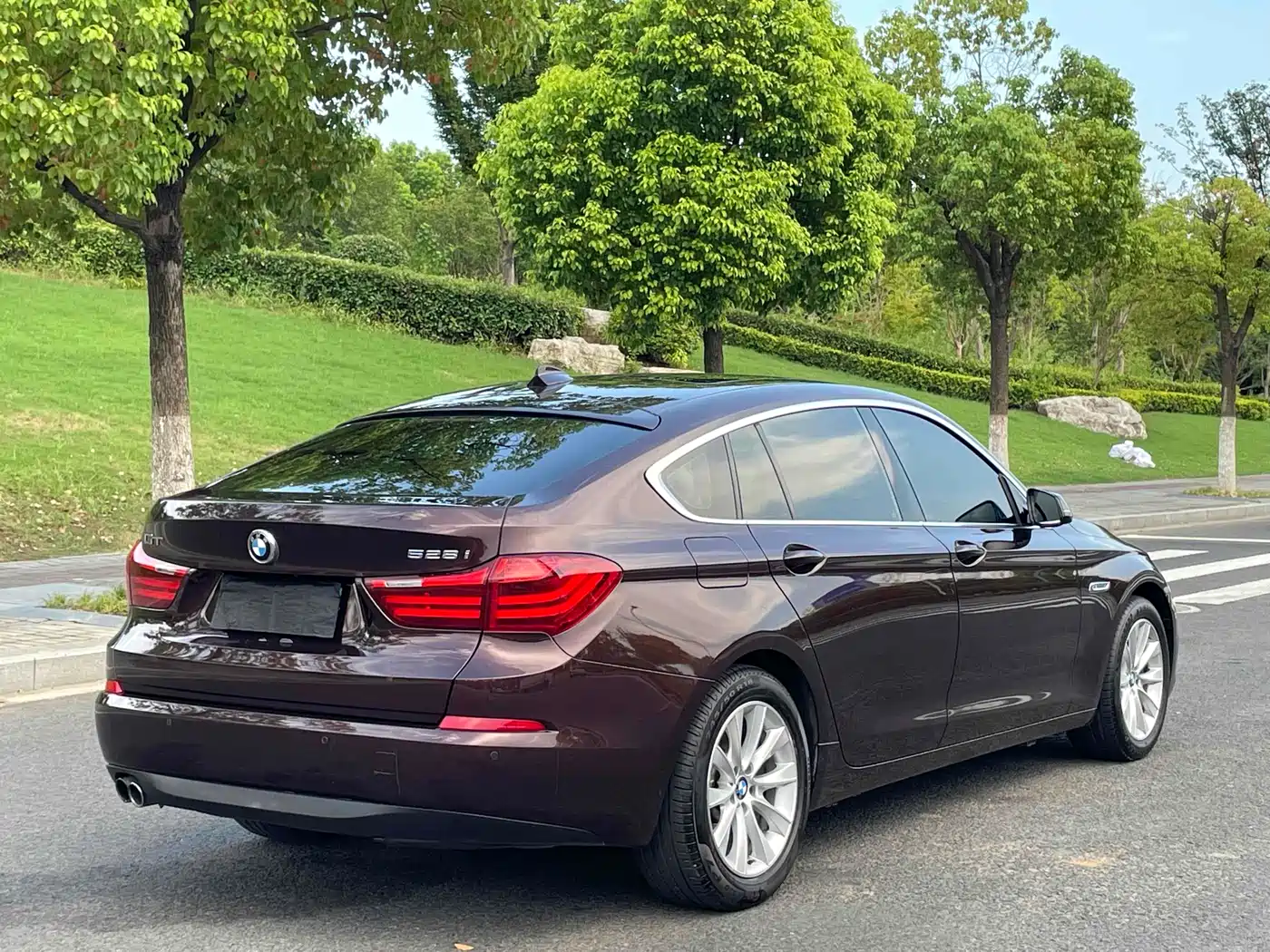 BMW 5 Series GT 2015 528i Leading фото 15