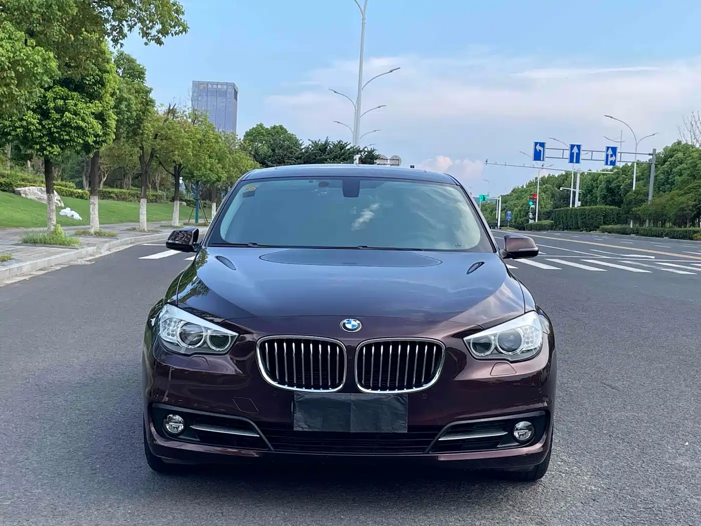 BMW 5 Series GT 2015 528i Leading фото 2