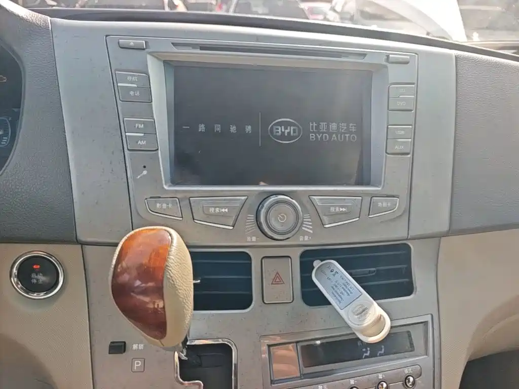 BYD M6 2016 2015 2.4L Automatic Premium Edition
