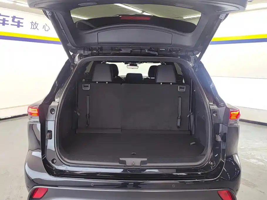 Фото 4 - Toyota Crown Kluger