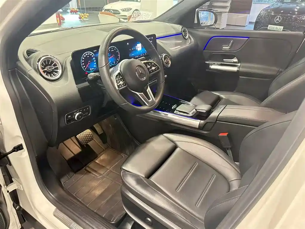 MERCEDES-BENZ GLA