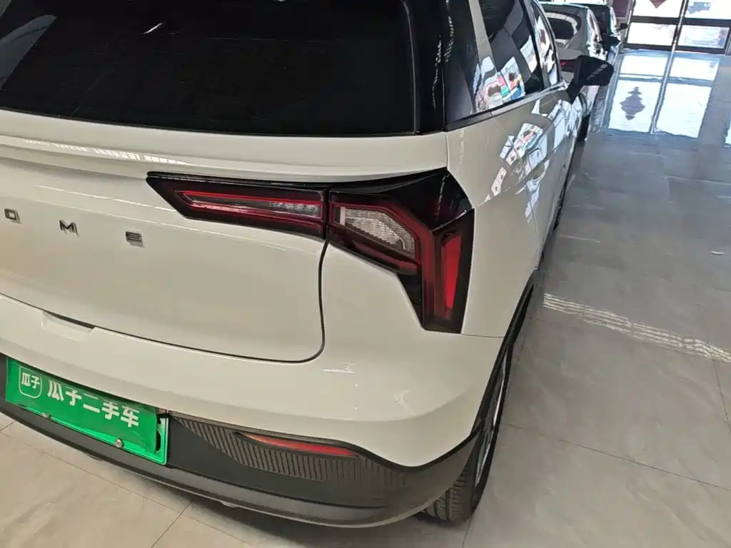 Фото 8 - Geely Geometry E Firefly