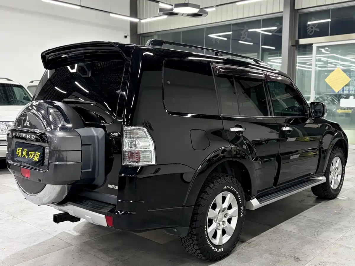 صورة 5 - Mitsubishi Pajero (Import)