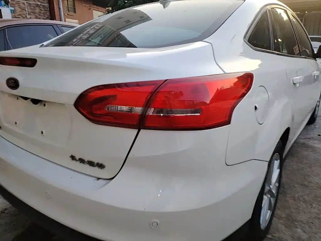 Фото 8 - Ford Focus
