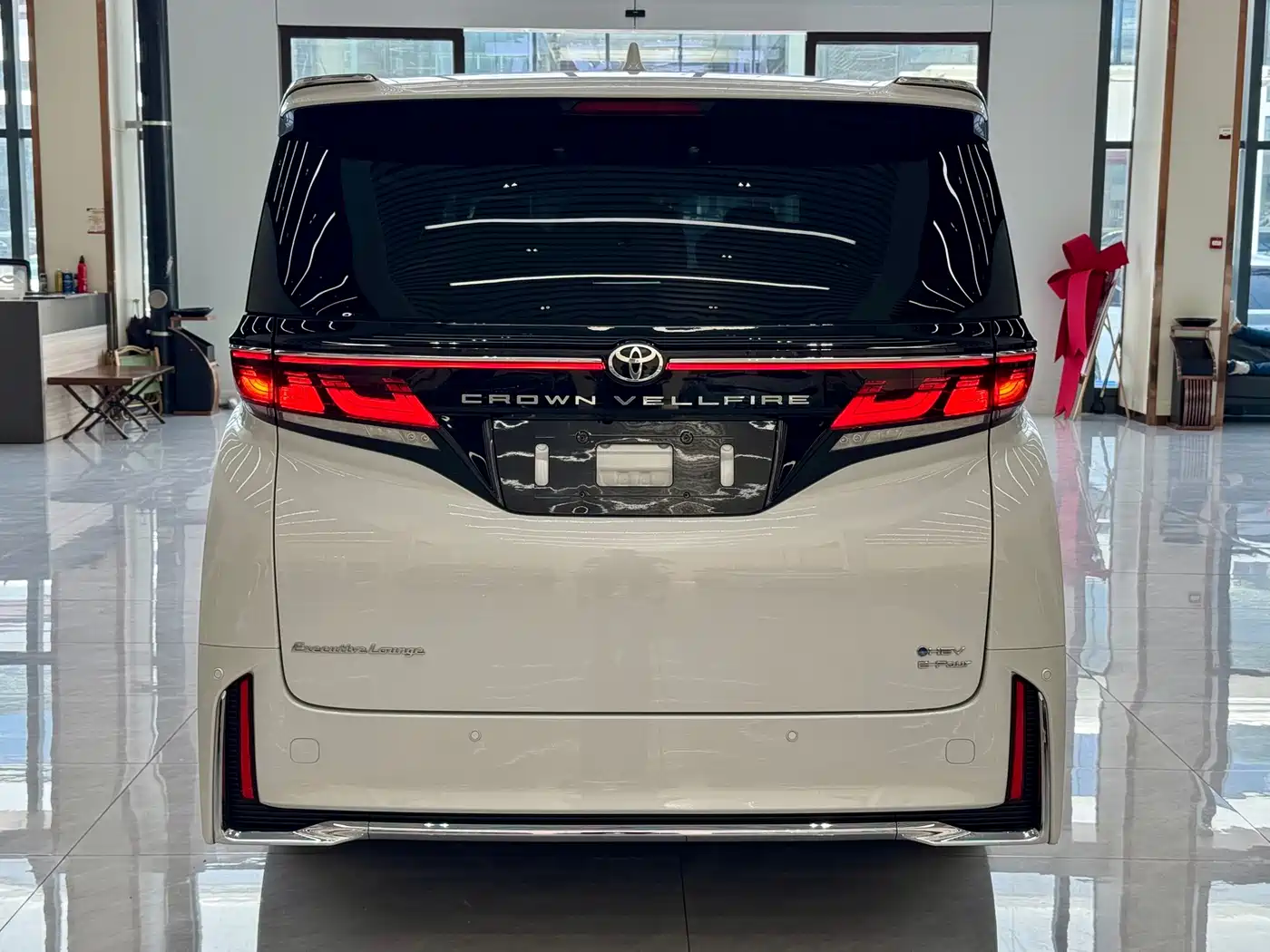 Toyota Vellfire 2024 Crown Hybrid 2.5L Executive Premium Edition фото 14