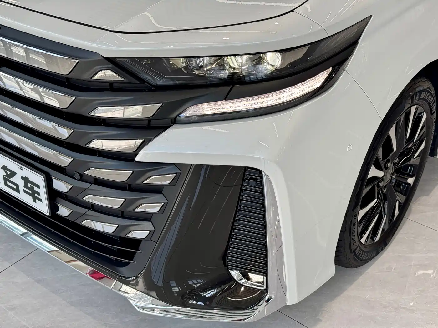 Toyota Vellfire 2024 Crown Hybrid 2.5L Executive Premium Edition фото 11
