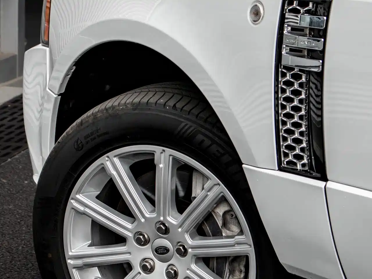 Photo 8 - Land Rover Range Rover