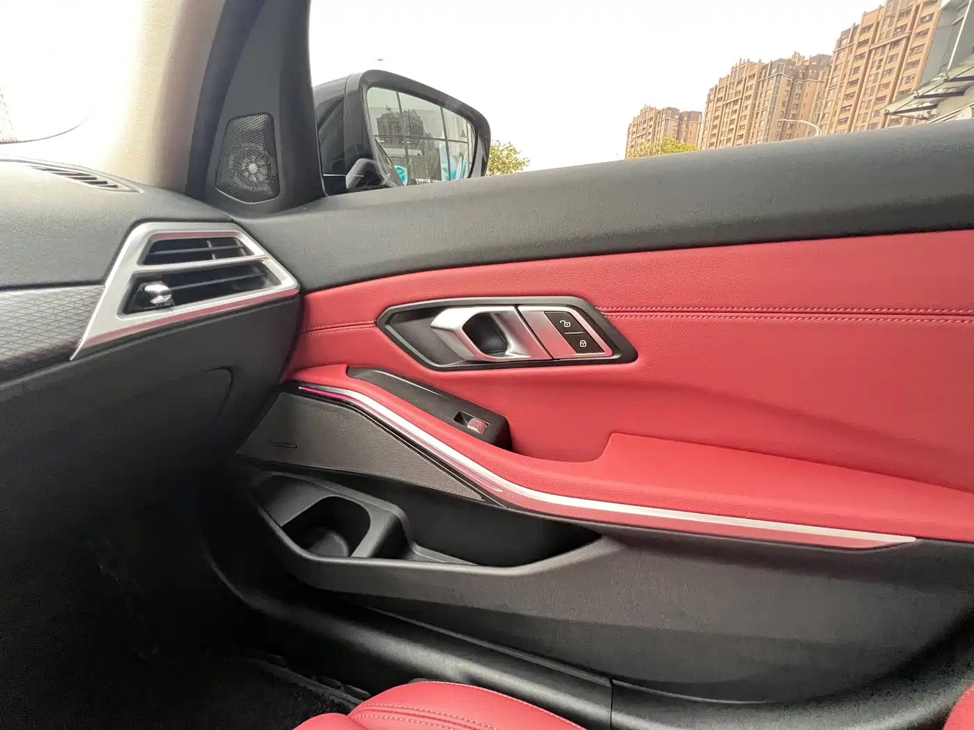 BMW 3 Series 2025 330Li M Sport Night Edition фото 27