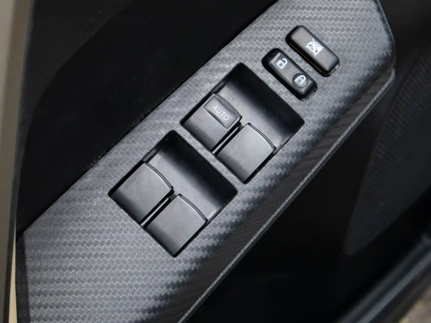 Toyota RAV4 Rongfang 2015 2.0L CVT 2WD Trend Edition фото 28