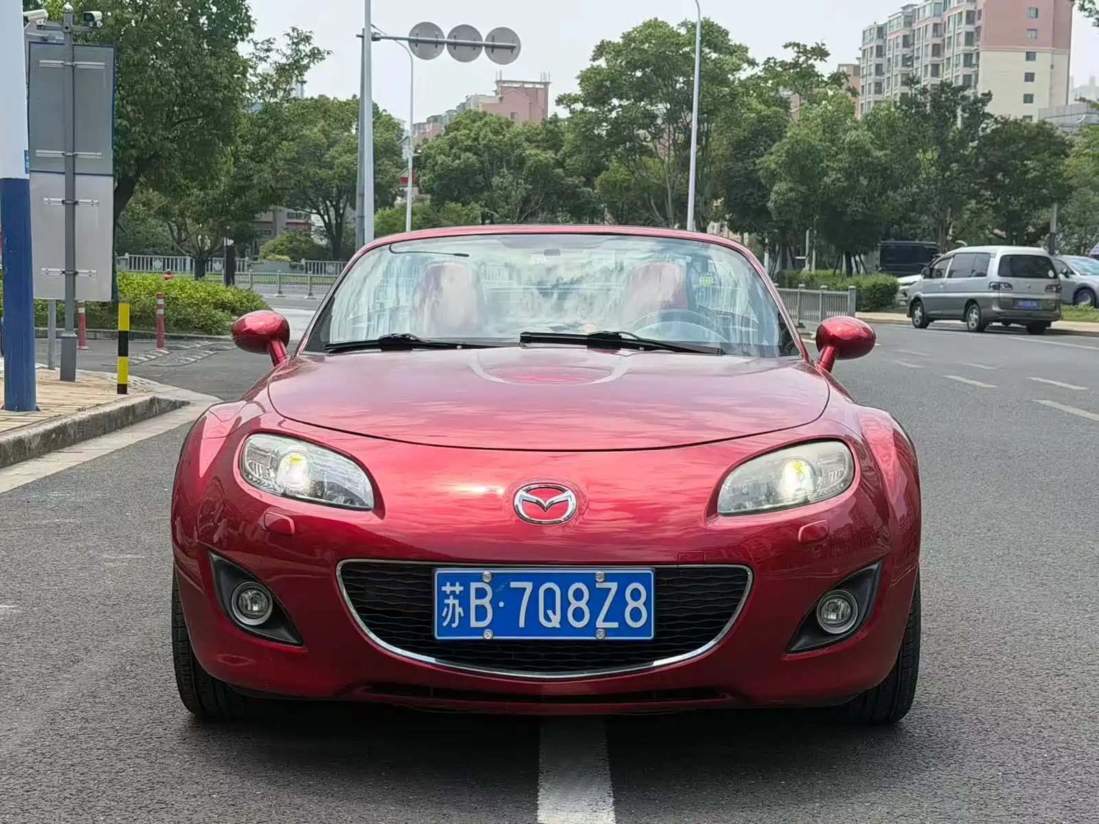 Фото 2 - Mazda MX-5