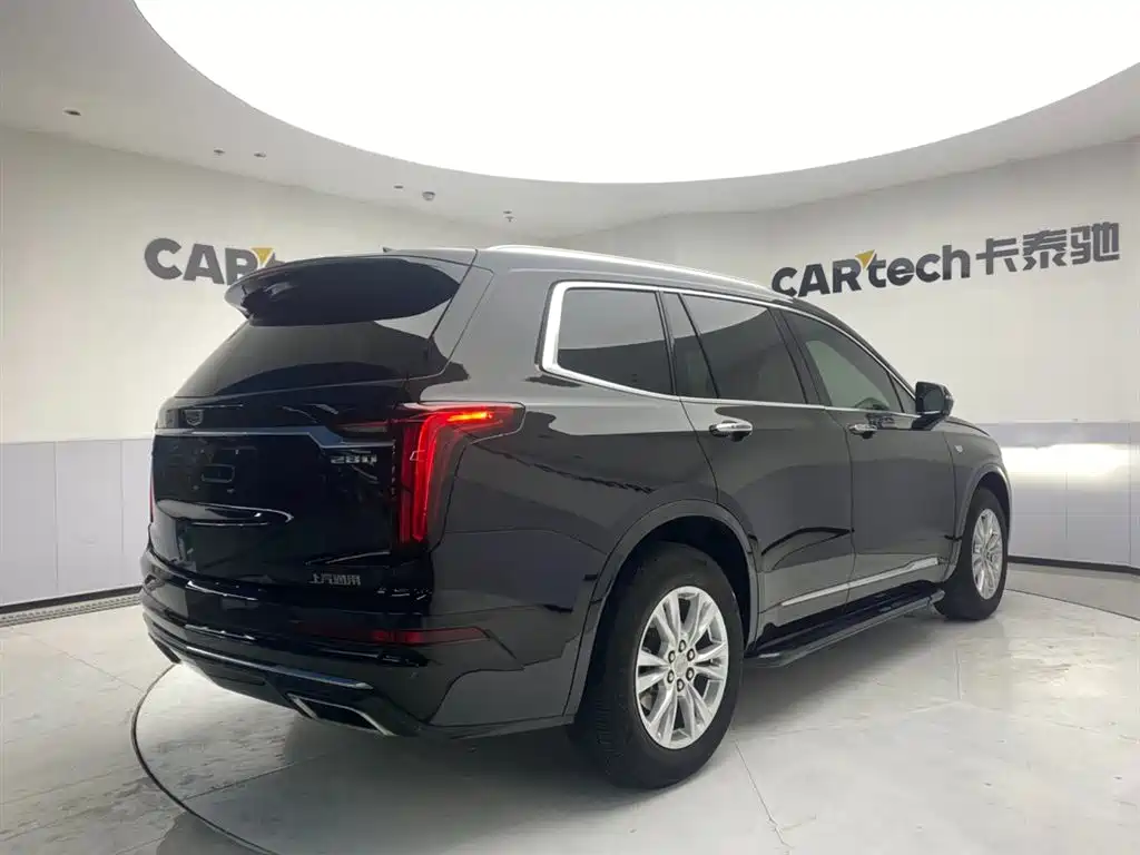 CADILLAC XT6