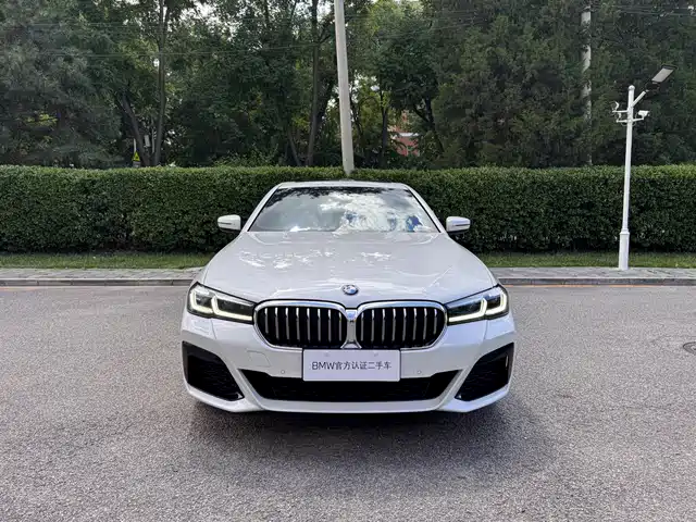 BMW 5 Series 2022 Model Second Facelift 525Li M Sport Package — фото 3